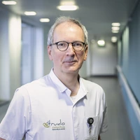 dr. Luc Van den Bergh