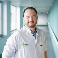 dr. Robin Van den Broecke