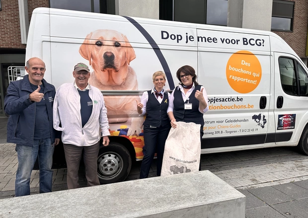 Ophalen dopjes door vrijwilligers BCG 