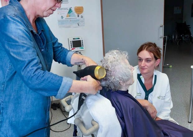 Week van dementie kappersbezoek voor patiënten geriatrie 