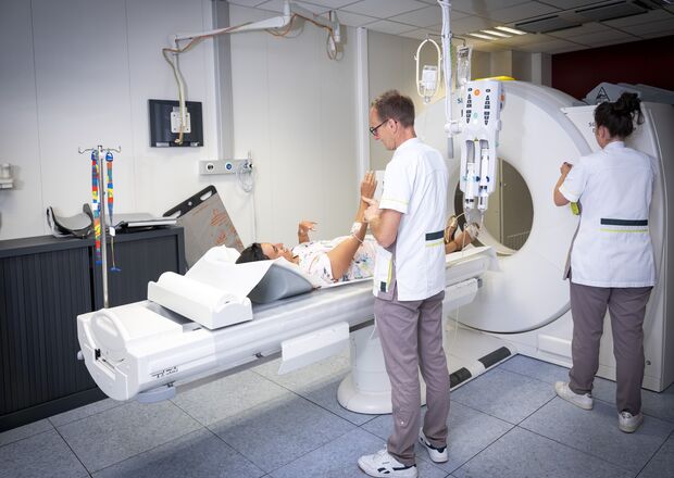 radiologie verpleegkundige met patient
