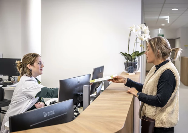 balie hoofd-hals overhandigen dossier patient