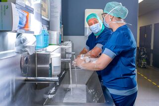 Dr. De Weerdt en verpleegkundige Annelien